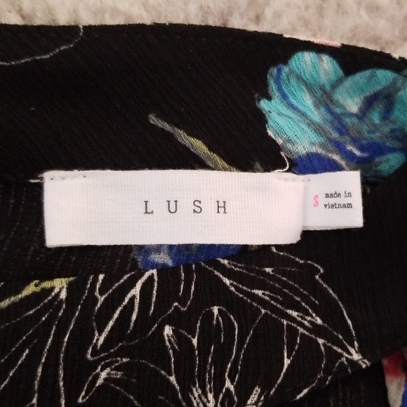 Lush Cold Shoulder blouse - Picture 3 of 4